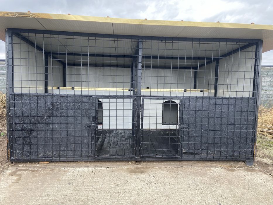 Vand cusca-apartament lux pentru caini