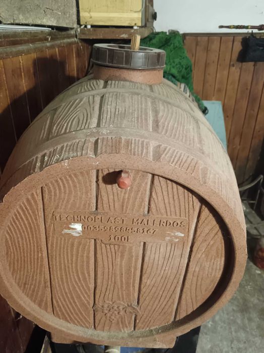 Продавам буре за вино и ракия 100л.