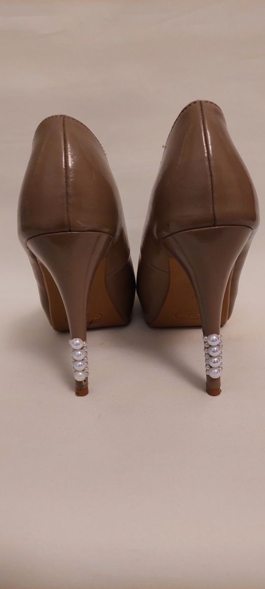 Pantofi crem new look eleganti platforma marimea 38 24 cm