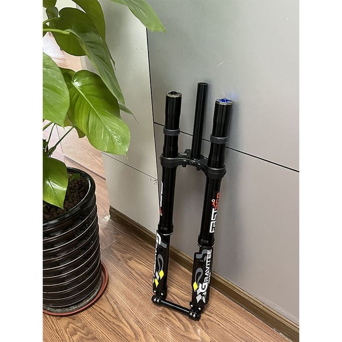 Новая вилка двухкороннаяFastace AHX12RV. 
Сайт специализируется на пр