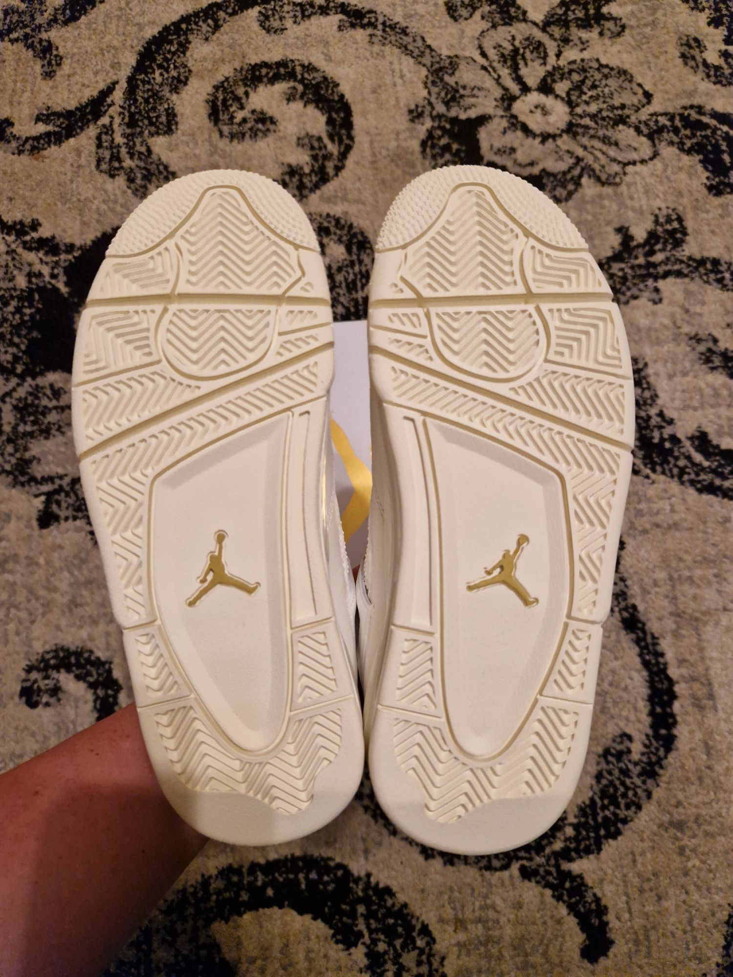 Air Jordan Retro 4 Metallic Gold