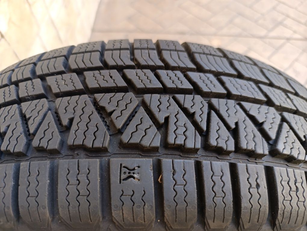 Зимни гуми Kumho 205/70/15 dot 2022