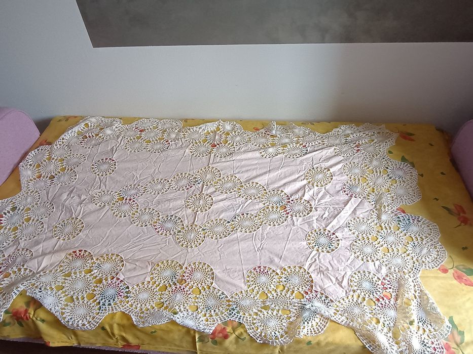 Fata de masa croșetată