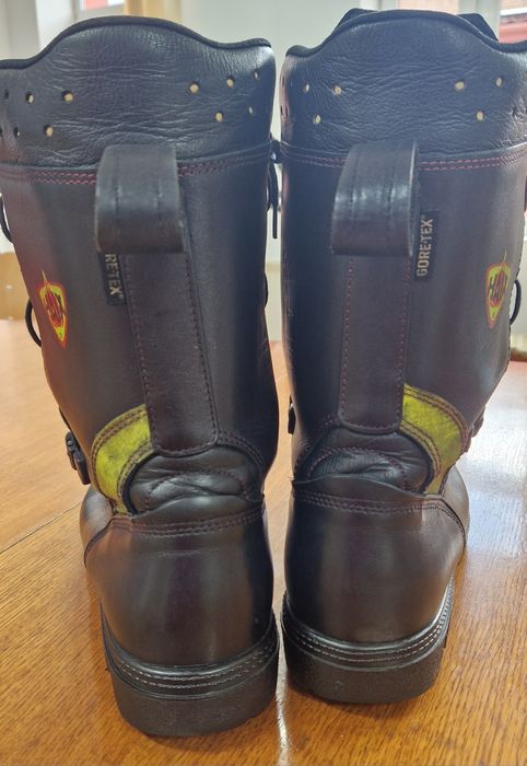 Bocanci pompieri / cizme intervenție cu branț, marimea 42. .