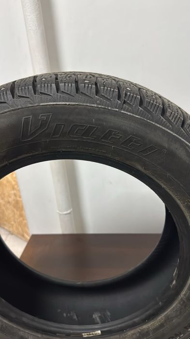 Продаю зимнюю резину в хорошем состоянии. Проехал один сезон.