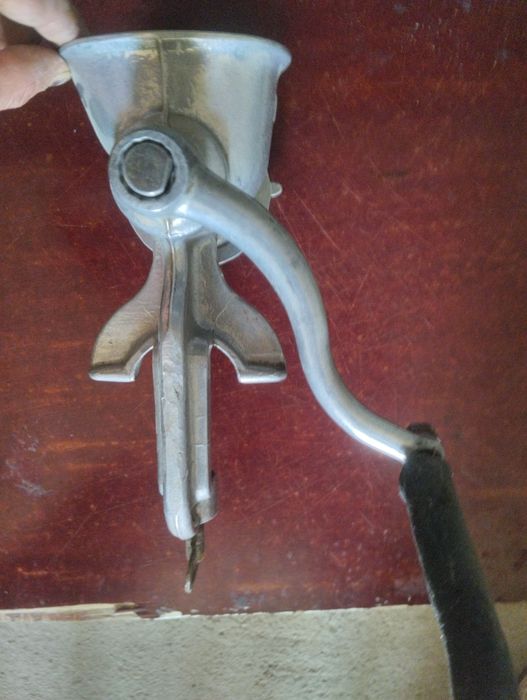 Мясорубка ручной