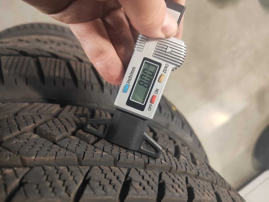 4бр. зимни гуми 215/50/19 Continental