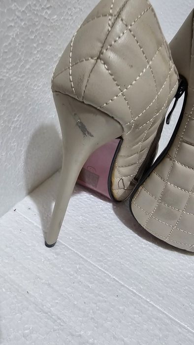 Дамски бежави боти