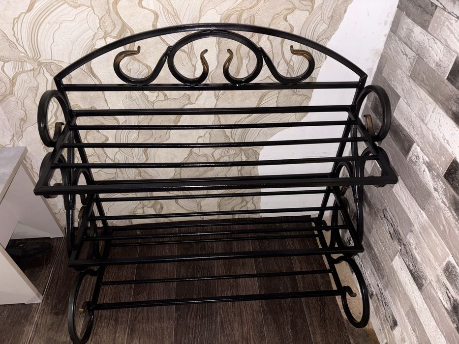 Продам полку обувницу кованая