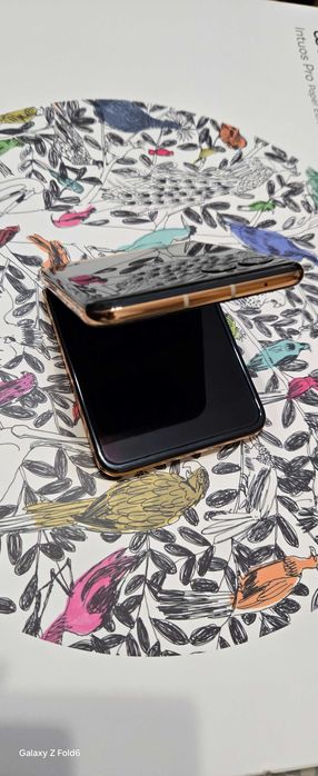 Motorola Razr 40 Ultra - в гаранция, с перфектен дизайн