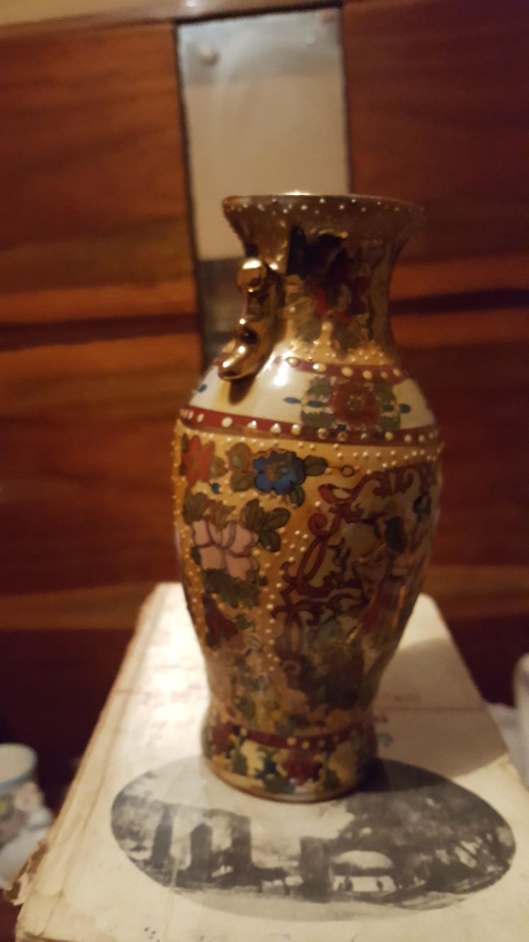 Vaza originala chinezeasca pictata manual cu fir de Aur de Colectie