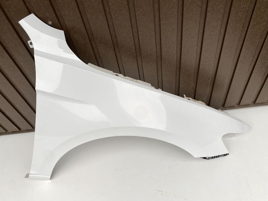 Aripa dr fata vw Passat B8 cod culoare LC9A cu suporiti si bandou 2015