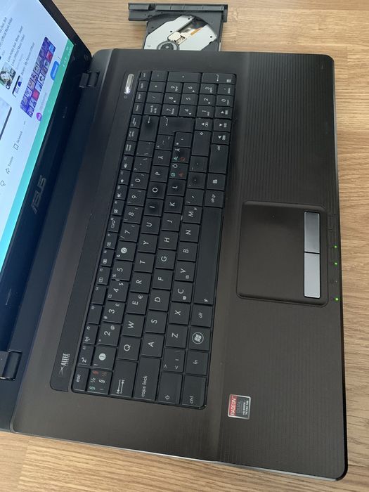 Laptop Asus display mare 17,3 led,500gb mem,4gb ram,baterie buna cu in