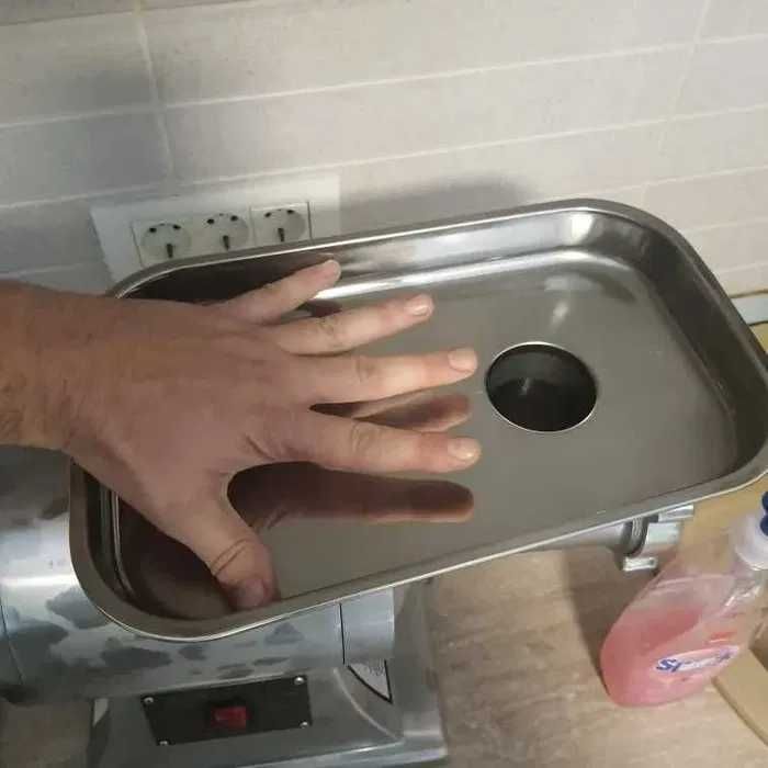 Masina de tocat Germany carne pro fesionale 1,1kw noua 300kg/h