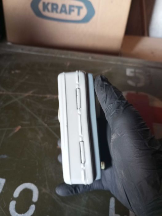 Продавам стар жепейски фенер с два цвята