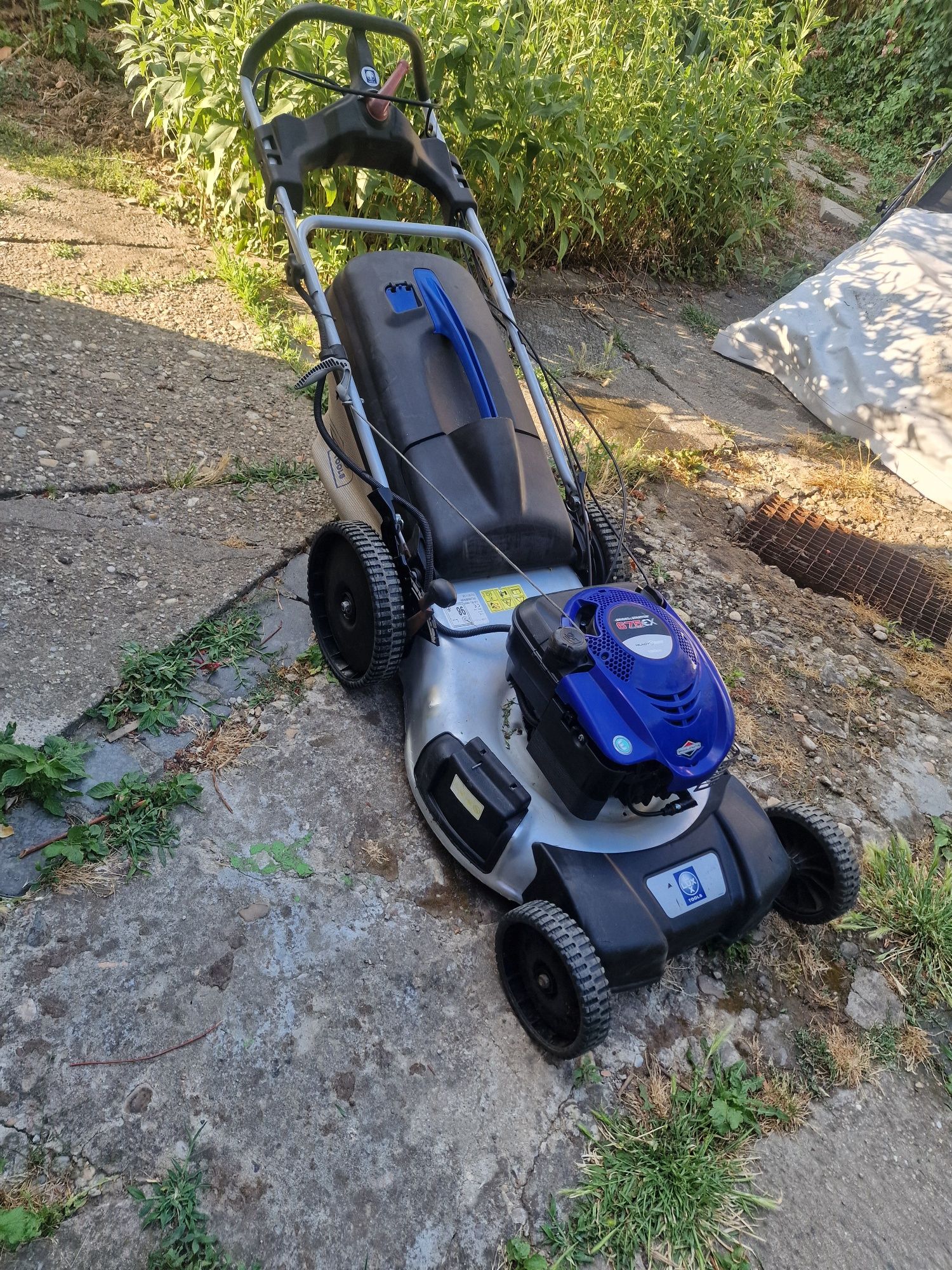 Mașina de tuns iarba gazonul  Briggs Stratton