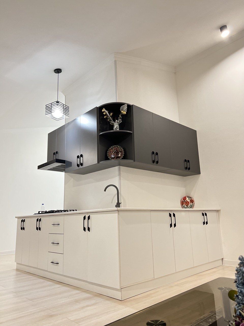Район: Миробод 
Адрес: Greenwich golden house 
Ориентир: Уз бум

Комна