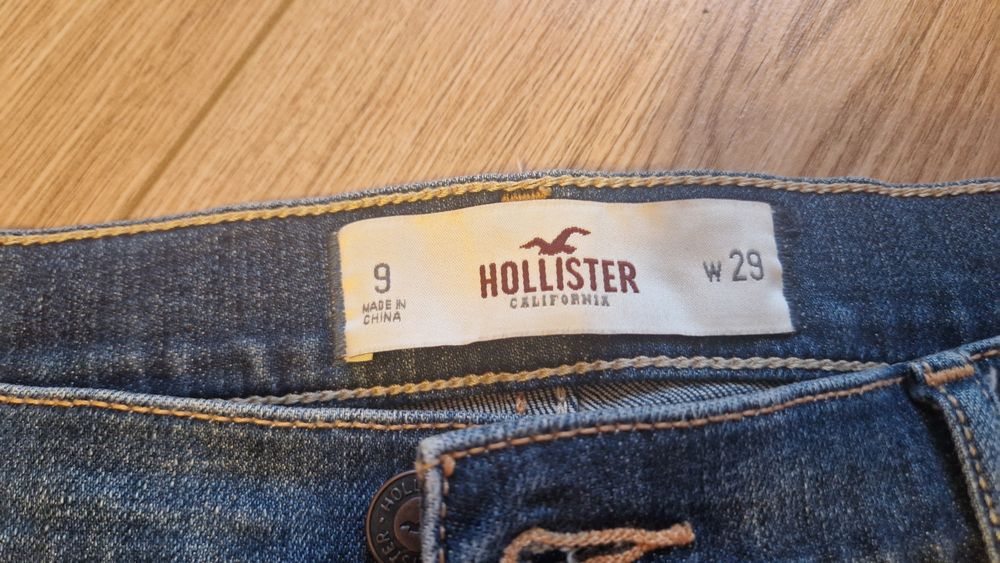 Vând pantaloni scurți damă Hollister