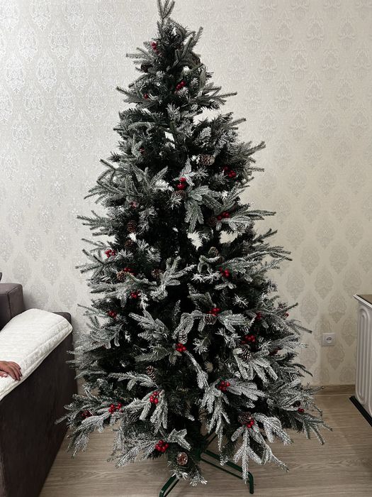 Продам елку 2.10