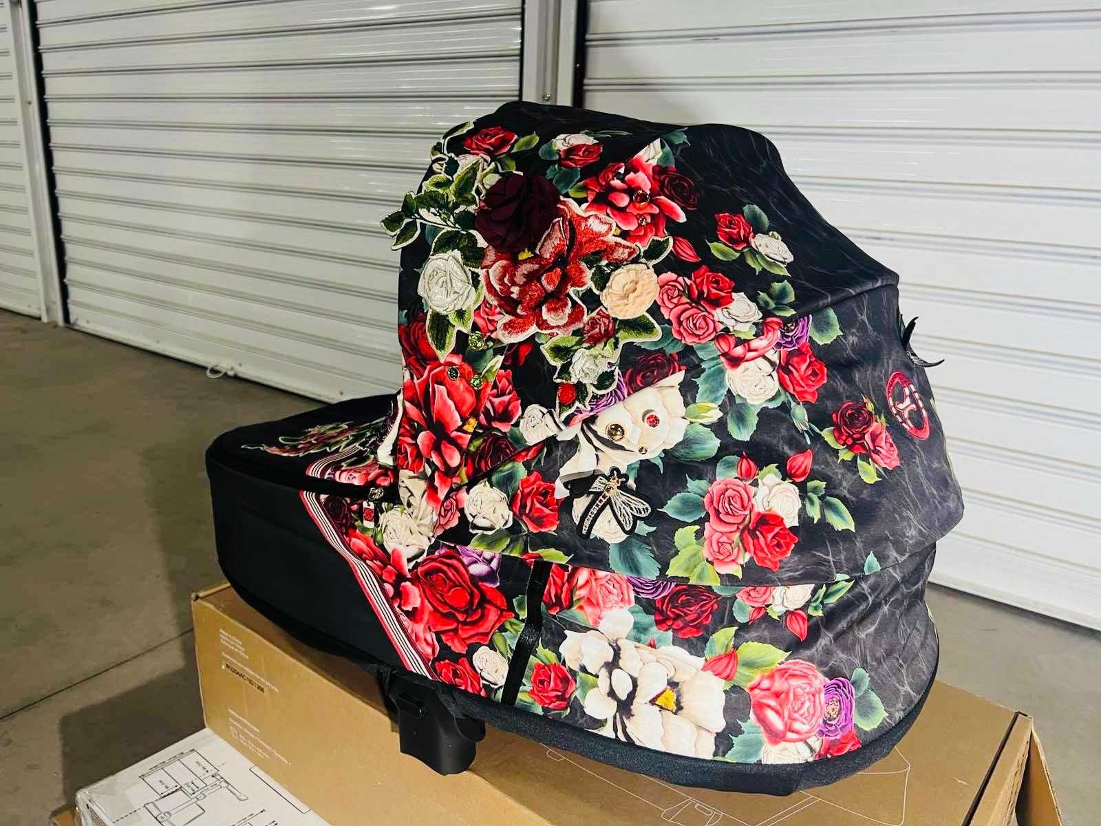 Кош за новородено Cybex Lux Spring Dark Blossom и тапицерия за седалка