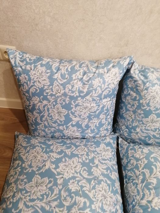 Продам подушки новые 4шт,чистые,пуховые,цена за шт 5000