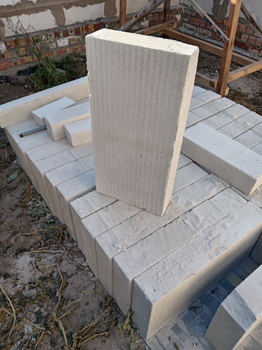 Продам кирпич, газоблок новый