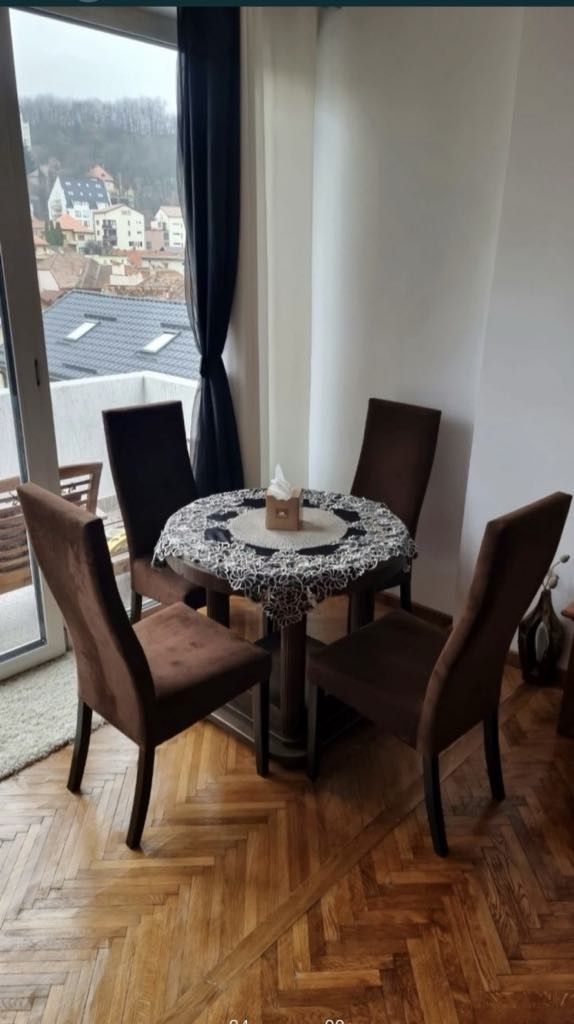 Închiriez pe termen lung Apartament tip studio, zonă centrală