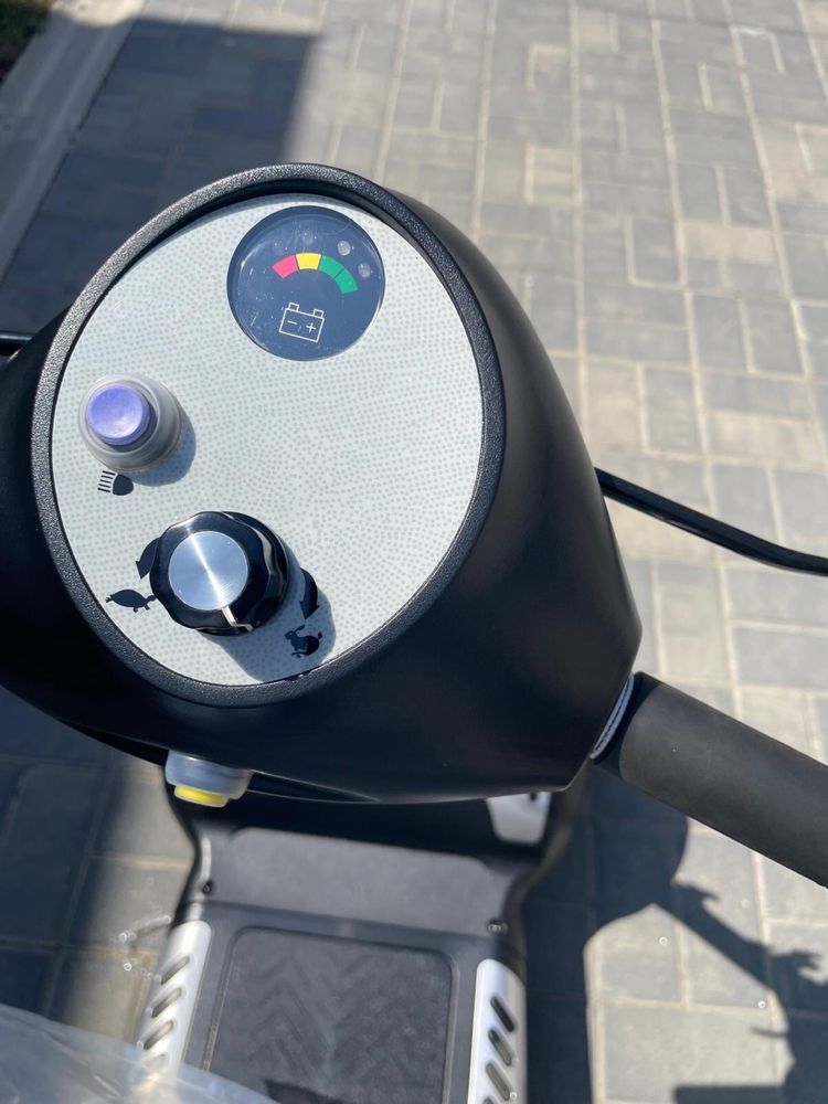 Vand scooter electric nou, pentru persoane cu dizabilitati.