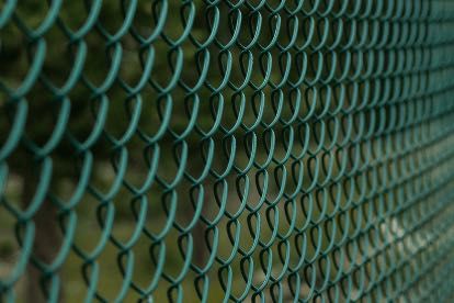 Ограда/оградни пана/оградни колчета/ оградни врати и декоративна мрежа