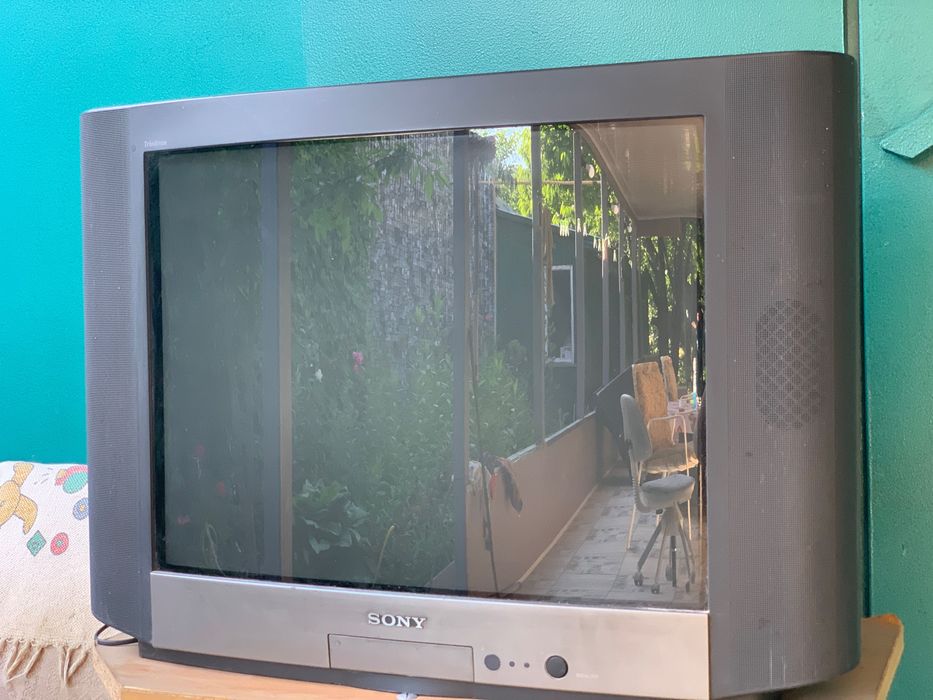 Телевизор Sony Trinitron с диагональю 70см.