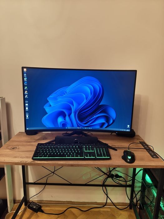 Desktop gaming Acer + monitor MSI curbat 31.5" 170 Hz 2K