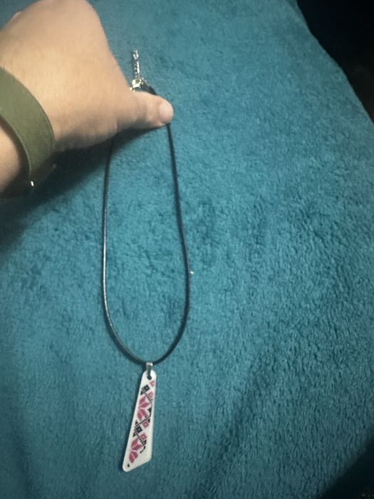 Pandantiv traditional din rasina Uv, fir cerat 40cm