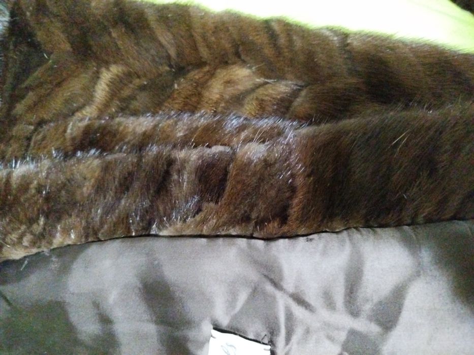 Vând haina de blană naturală