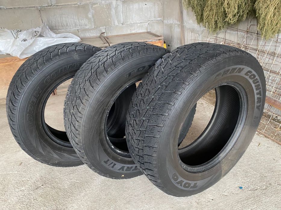 Шины 256/65/17 Всесезоные б/у в рабочем состоянии 3 штуки