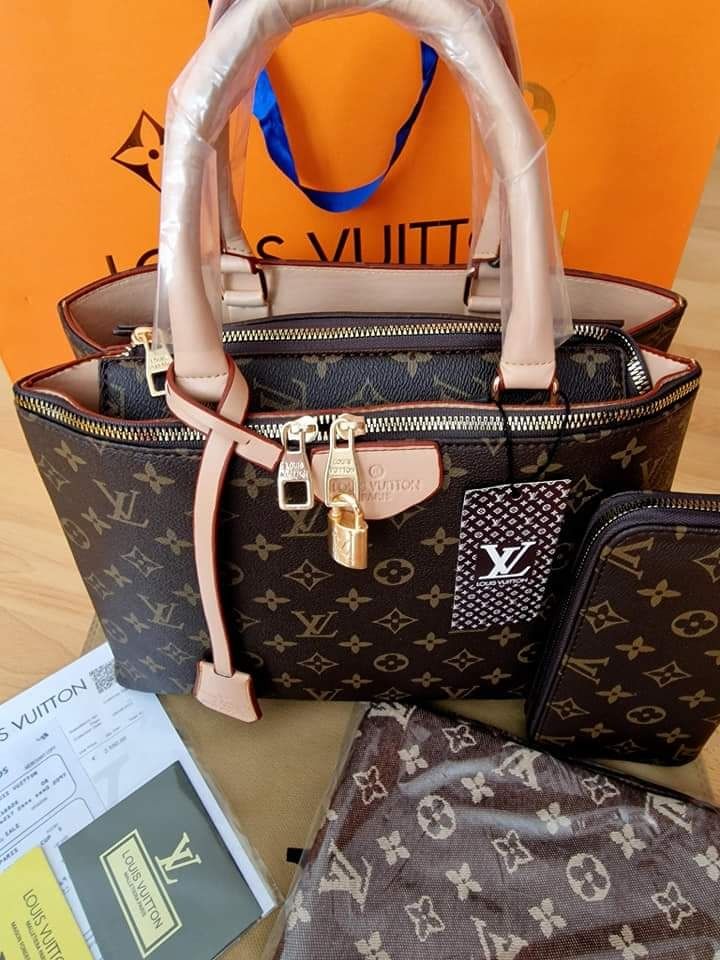 Set Louis Vuitton 3 articole (esarfa+geanta +portofel)