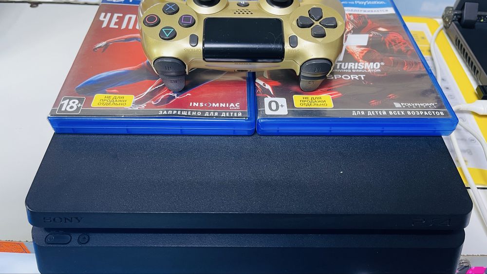Продаю PS4 super slim!