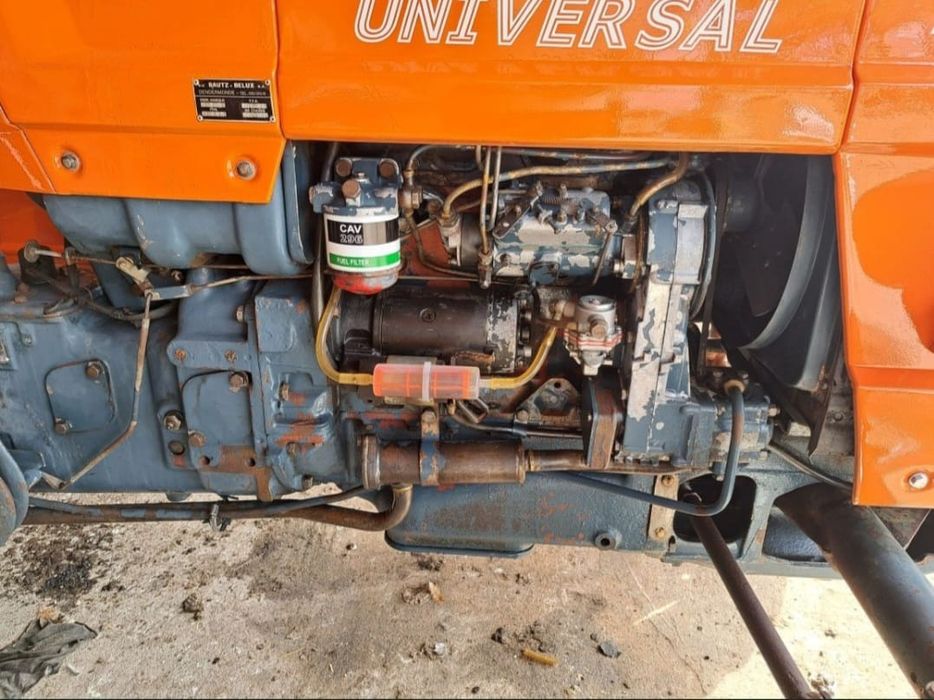 Tractoras Universal 445 Belgia