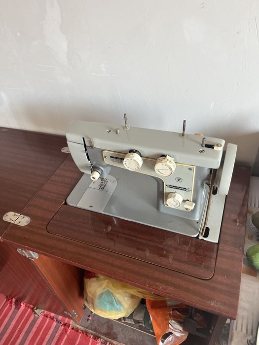 Продам швейную машинку