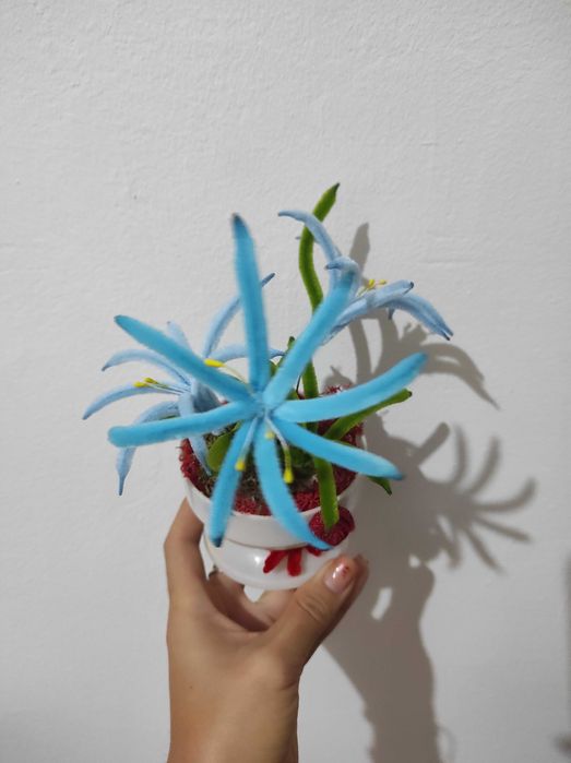 Ornament floral lucrat manual micuț și drăguț