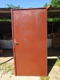 Метална врата с каса и брава