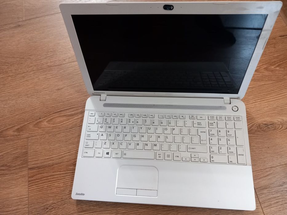 Laptop Toshiba alb