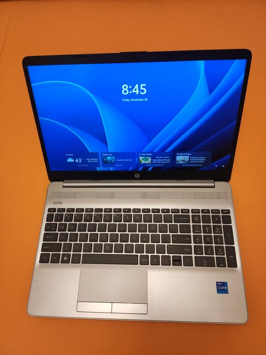 Laptop HP 250 G8, i7-1165G7, 8 GB RAM, SSD ~500 GB, Iris Xe