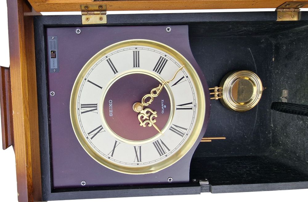 Ceas de Perete Vintage Seiko Quartz cu Pendul - Eleganță și Precizie