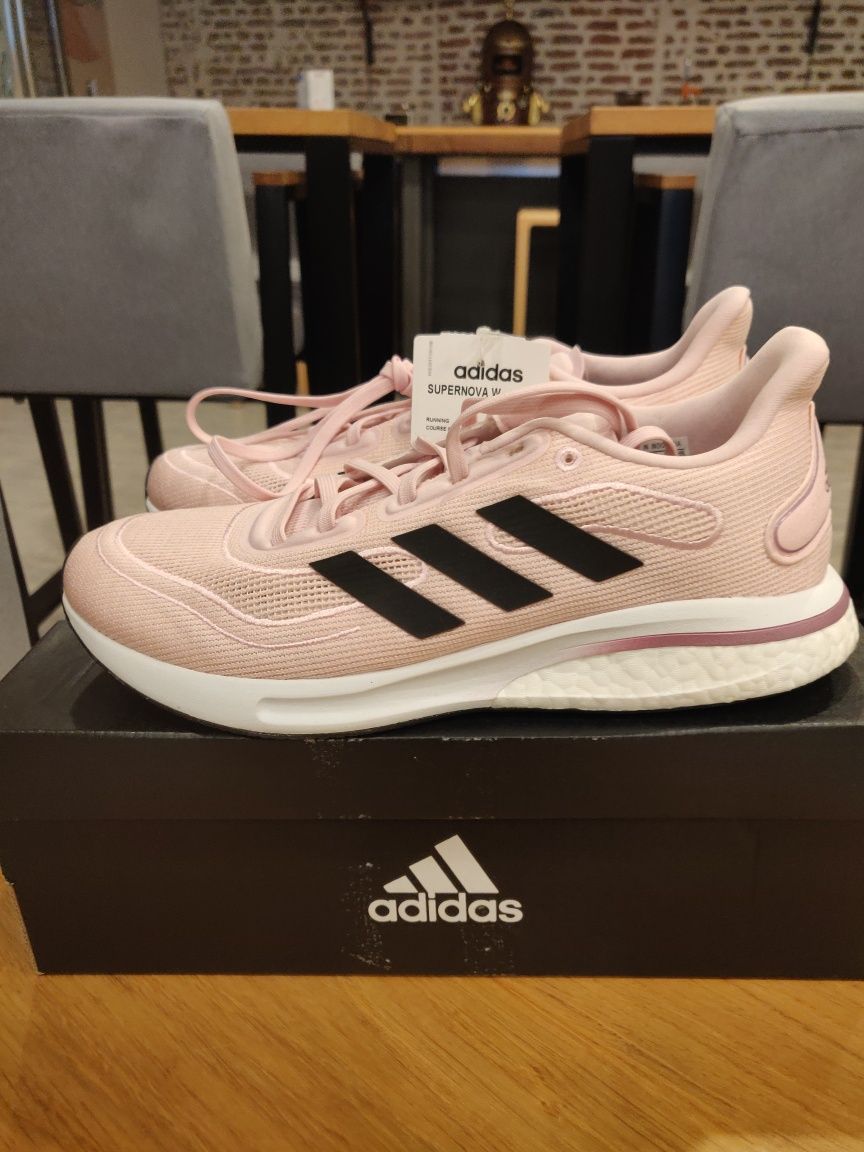 Чисто нови Adidas Supernova