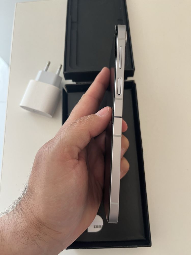 Samsung Z Flip 6 256GB