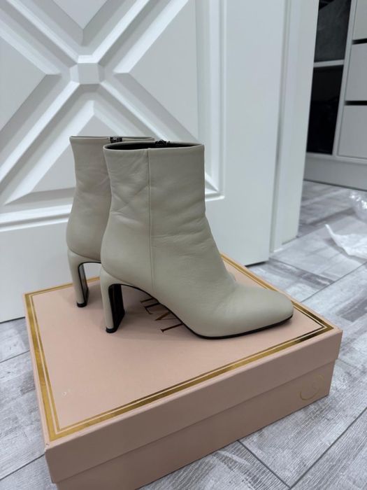 Продам сапоги в отличном состоянии.