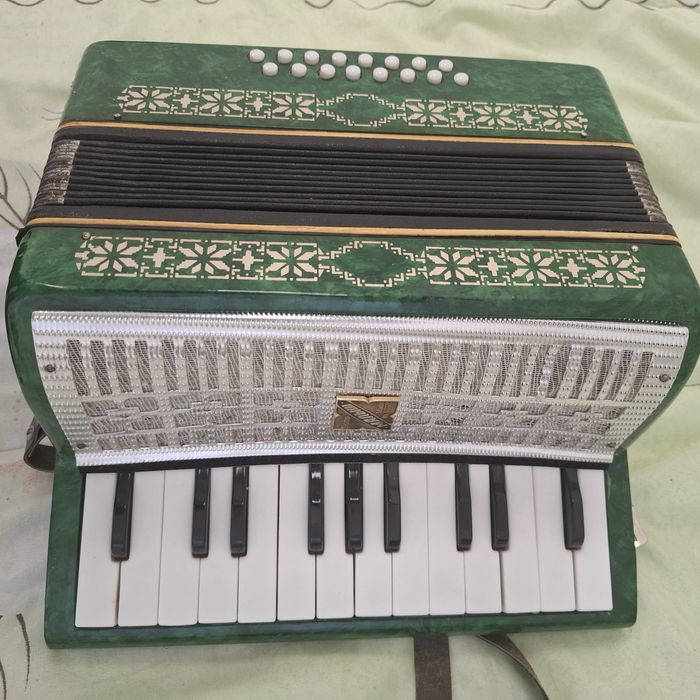 Руски акордион 16 баса