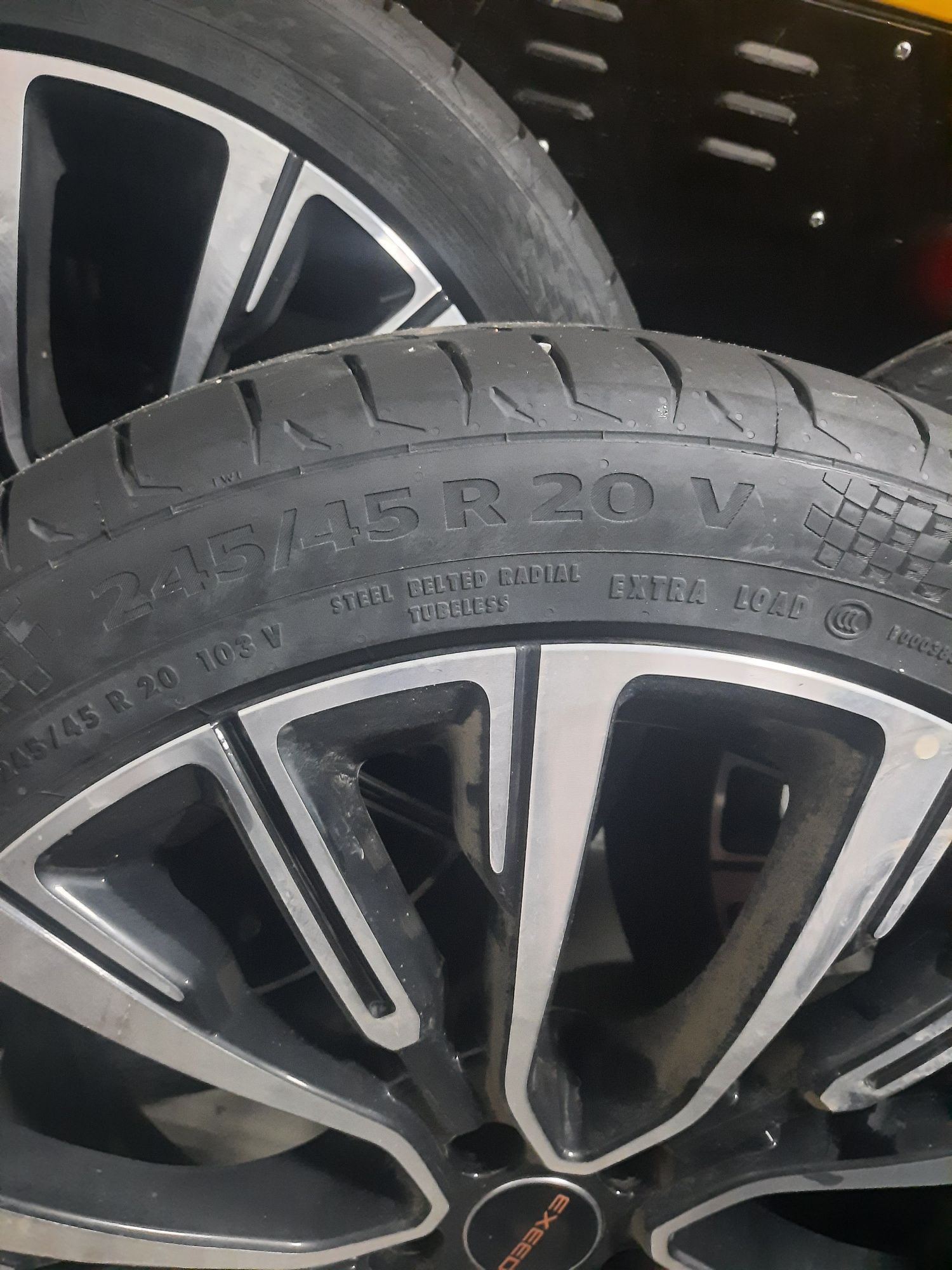 Continental 245/45 R20 для EXEED VX и EXEED TLX