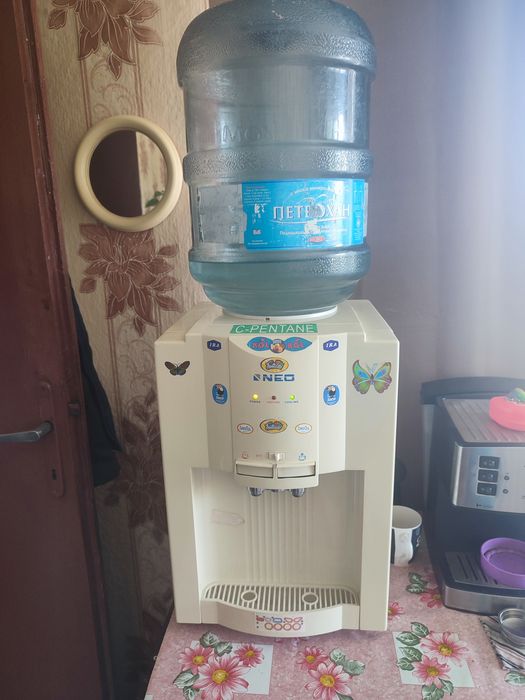 Диспенсър за вода