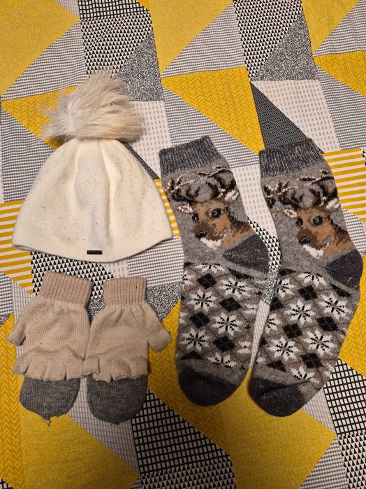 Vand set dama,fes,manusi,ciorapi